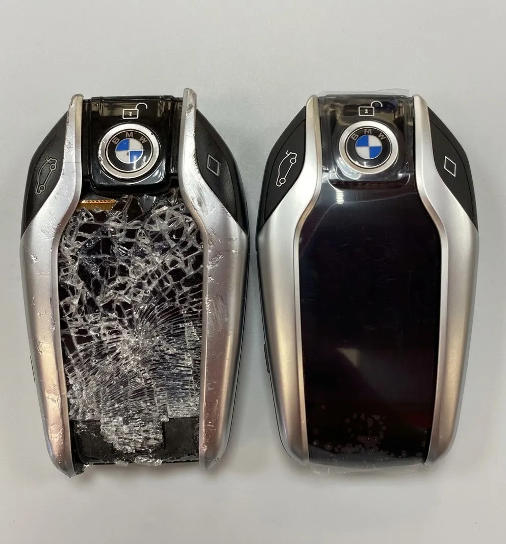 Поврежденный и восстановленный BMW Display Key после ремонта